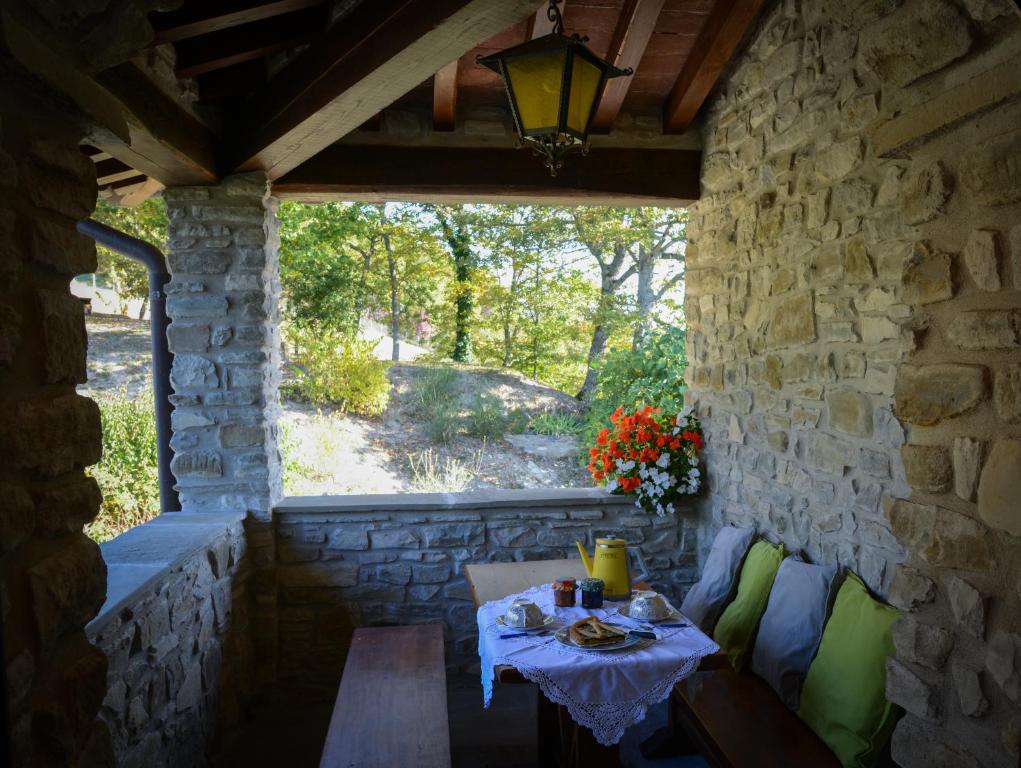 Fotografie z fotogalerie ubytování Stunning villa with pool, Jacuzzi and wonderful view v destinaci Apecchio