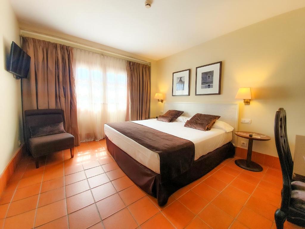 Televisión pequeña - Picture of Hotel San Antonio el Real, Segovia -  Tripadvisor