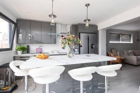 Seaside Bungalow for 6 Close to Village & Beach - Maison De Vacances