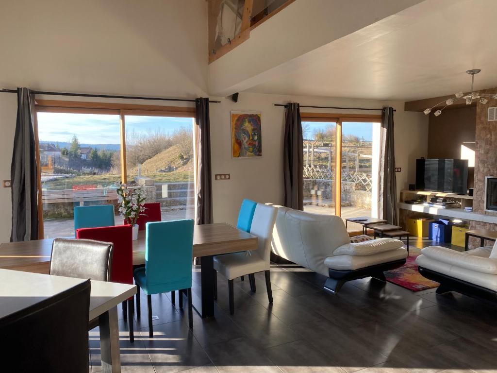 Posedenie v ubytovaní Maison chaleureuse au cœur du massif Jurassien