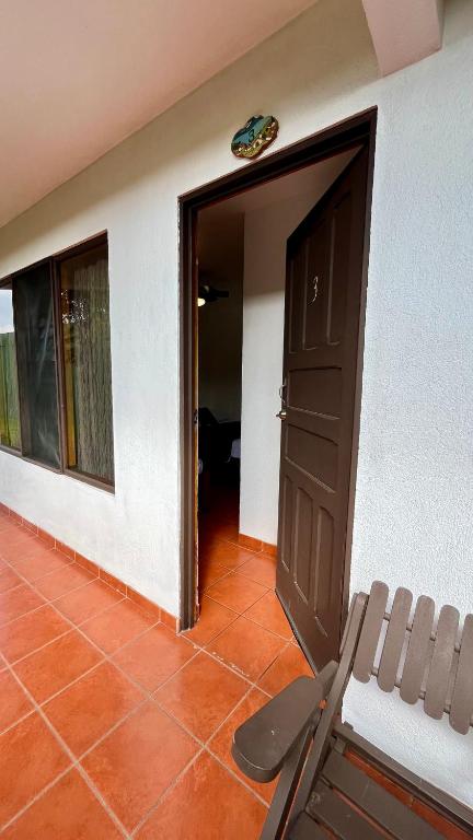 Fotografie z fotogalerie ubytování Hostal Nuevo Arenal downtown, private rooms with bathroom v destinaci Nuevo Arenal