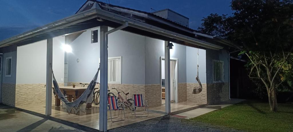 El edificio en el que está la casa vacacional