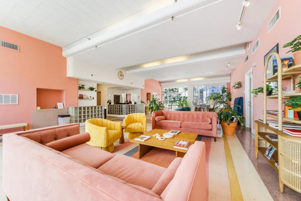 Tropics Hotel Miami Beach photo