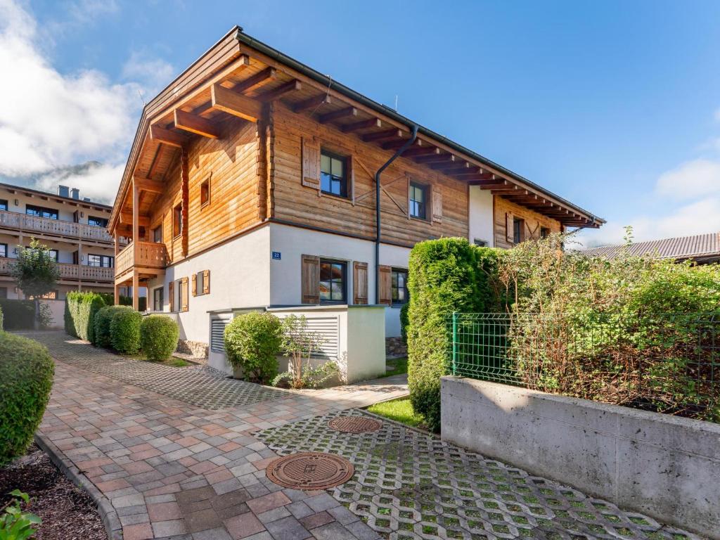 a house with a wooden roof and a brick driveway at Arieke E10 in Kaprun