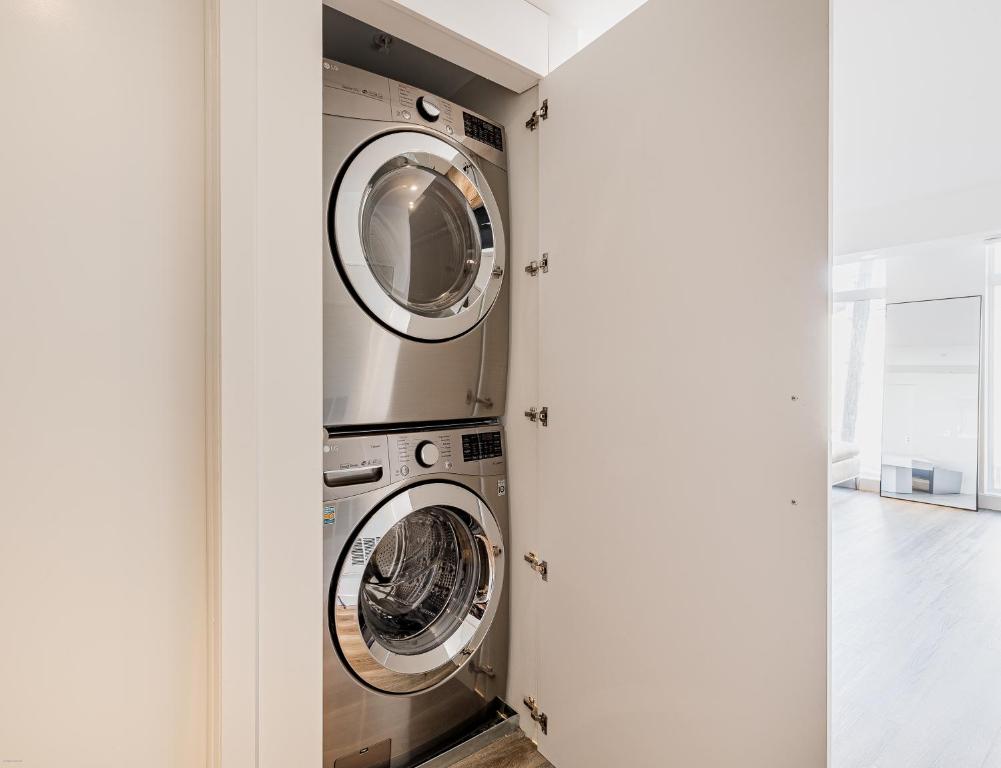 Westview Luxury Suites - Resim 32