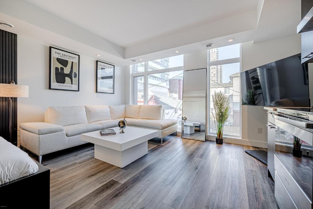 Westview Luxury Suites - Resim 42