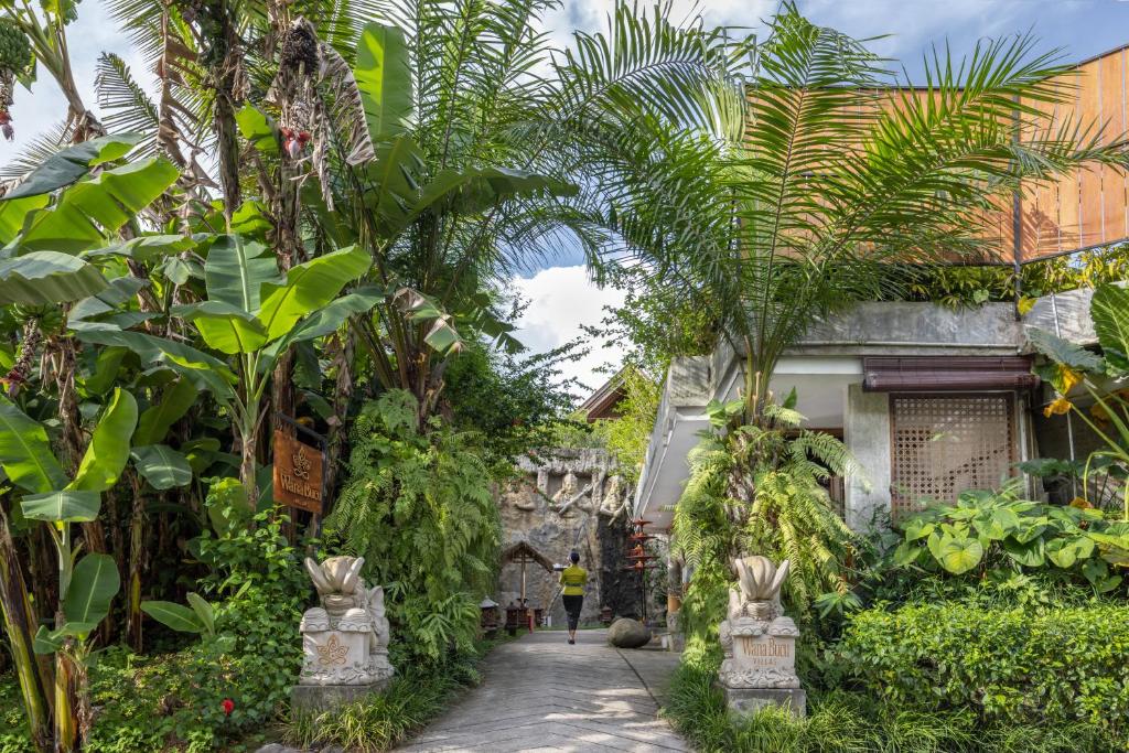 Сад в Wana Bucu Villas by Pramana Villas