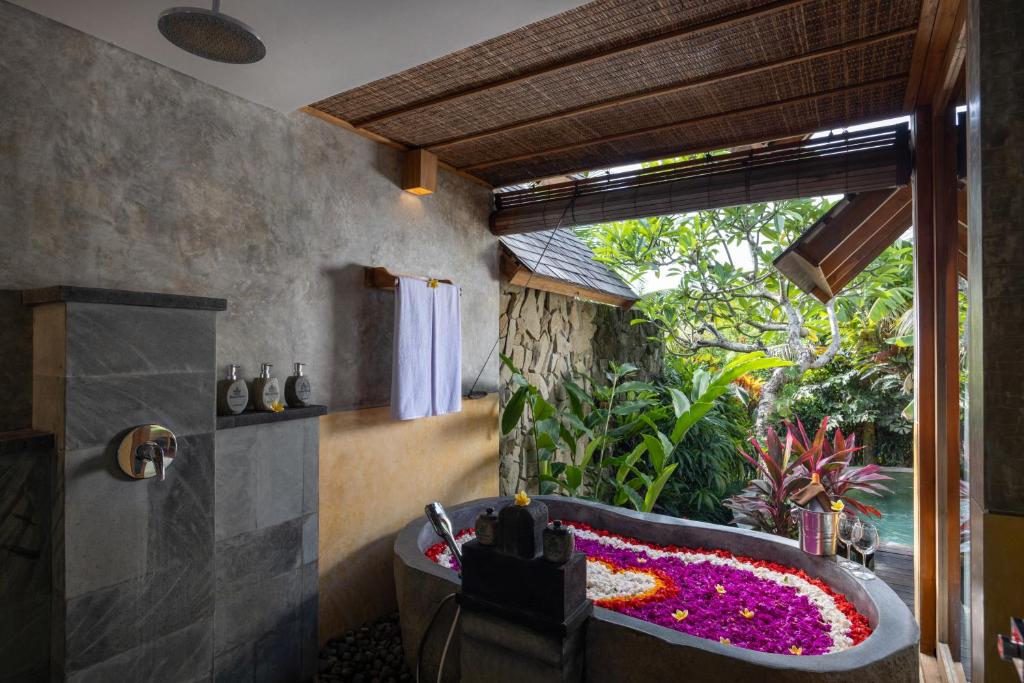 Сад в Wana Bucu Villas by Pramana Villas