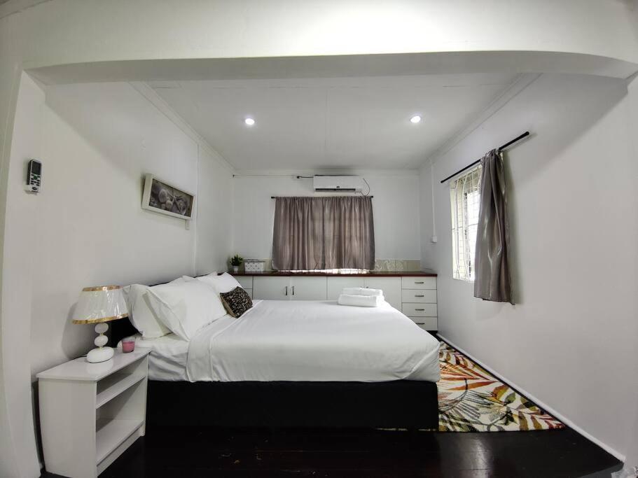 Postel nebo postele na pokoji v ubytování Guesthouse in Suva