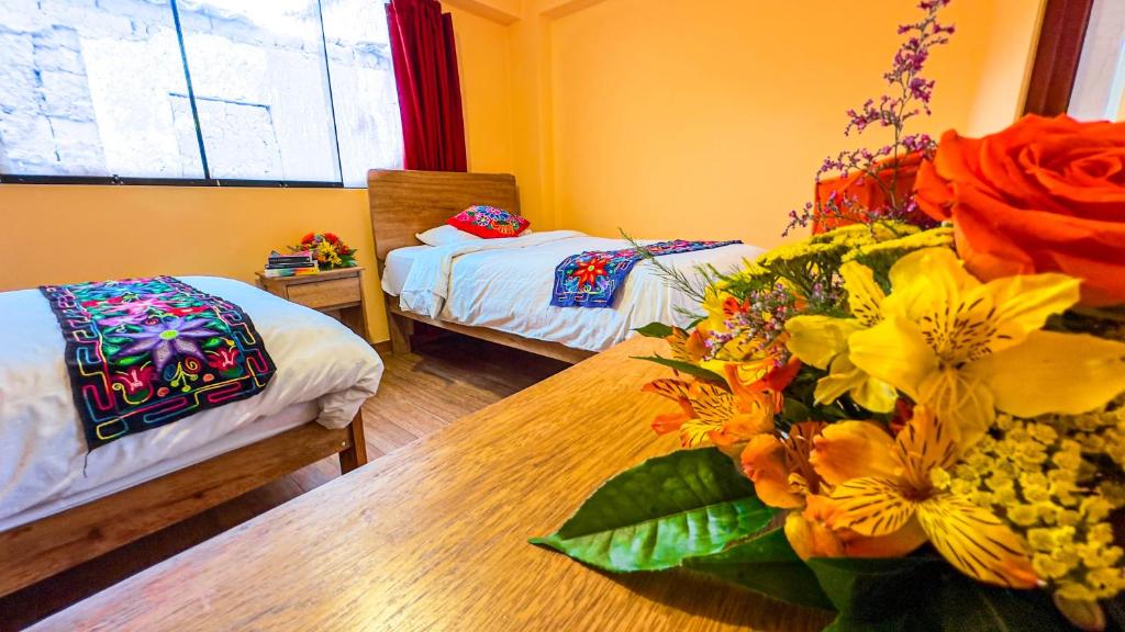Postel nebo postele na pokoji v ubytování Andean Atoq Hostel