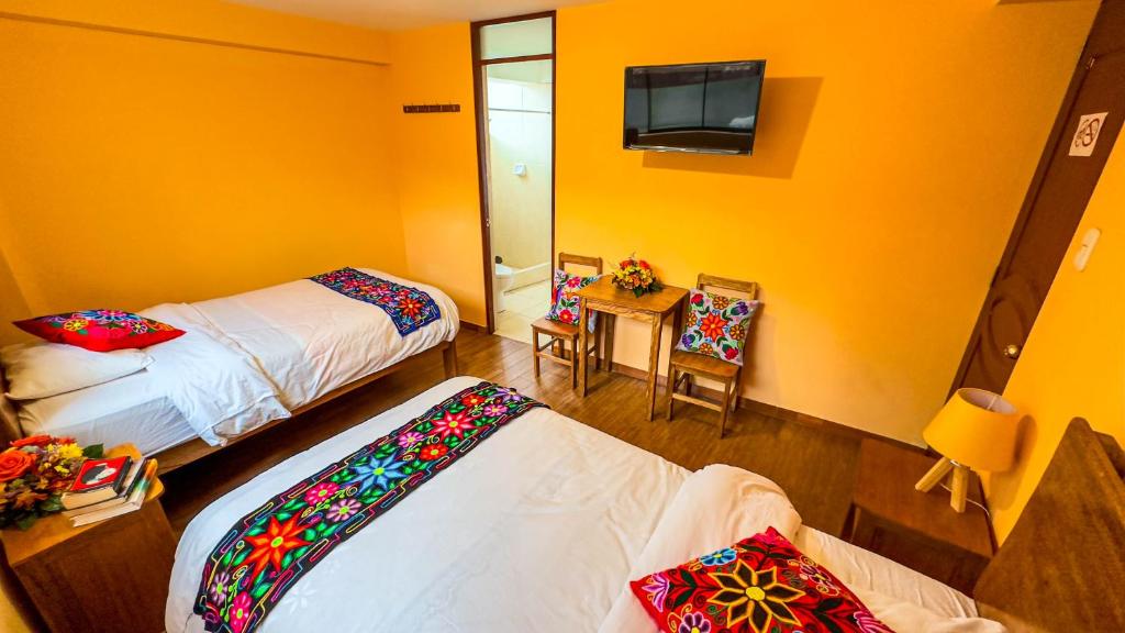 Postel nebo postele na pokoji v ubytování Andean Atoq Hostel