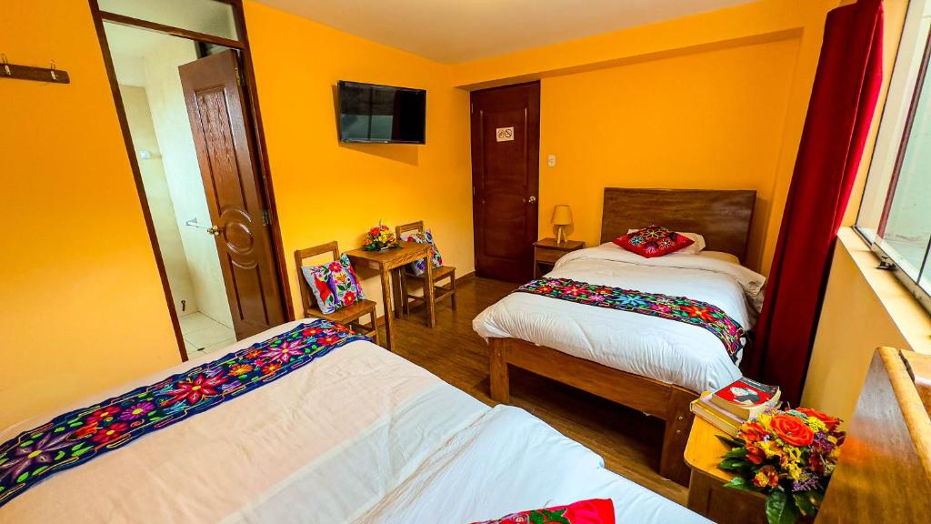 Postel nebo postele na pokoji v ubytování Andean Atoq Hostel