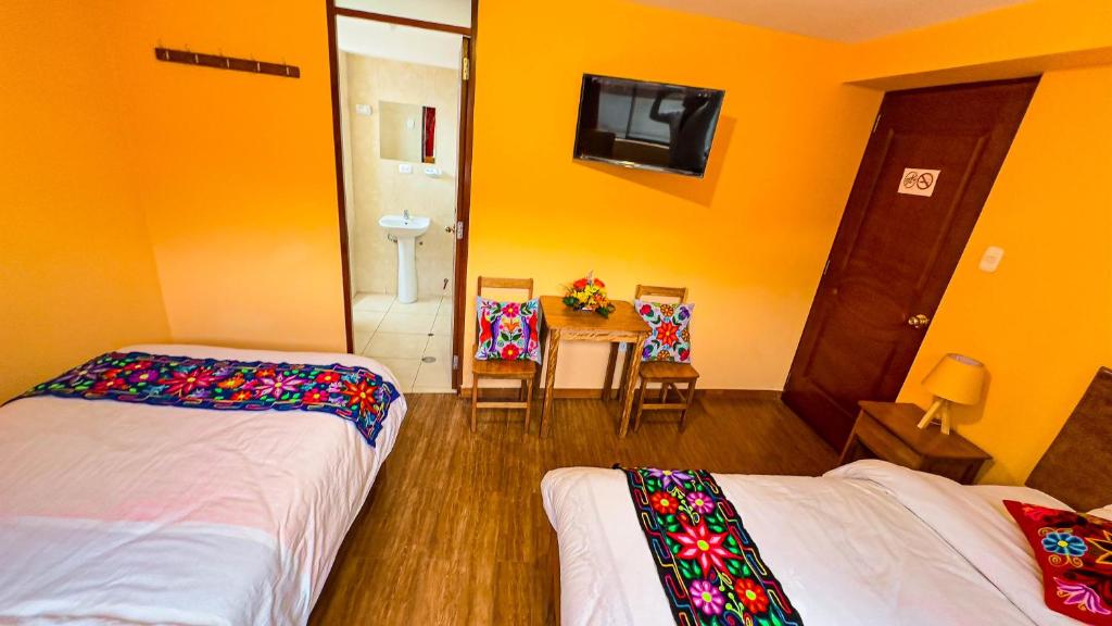 Postel nebo postele na pokoji v ubytování Andean Atoq Hostel