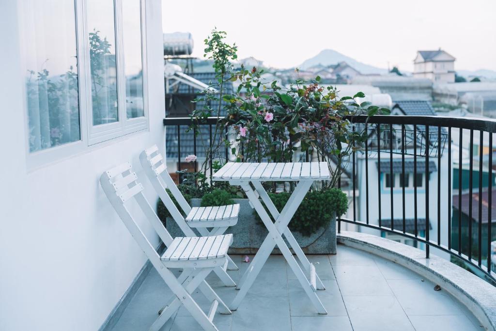 Balkón nebo terasa v ubytování Canary Dalat Hotel