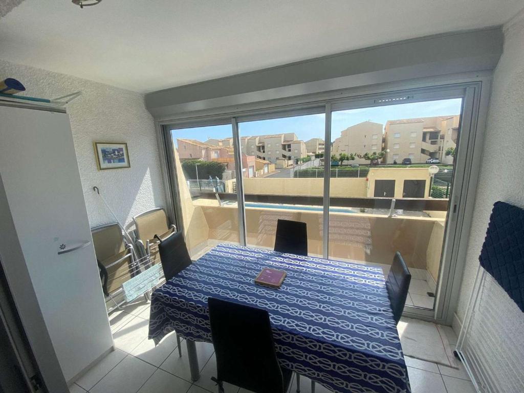 Photo de la galerie de l'établissement Appartement 2P cabine avec piscine, terrasse et parking privé à Marseillan - FR-1-326-800, à Marseillan