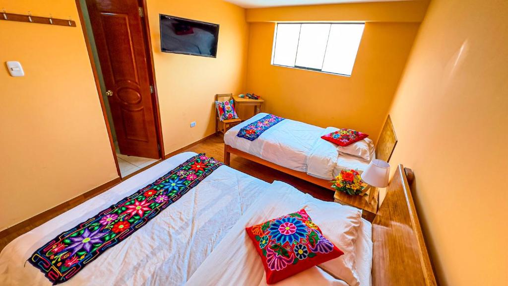 Postel nebo postele na pokoji v ubytování Andean Atoq Hostel
