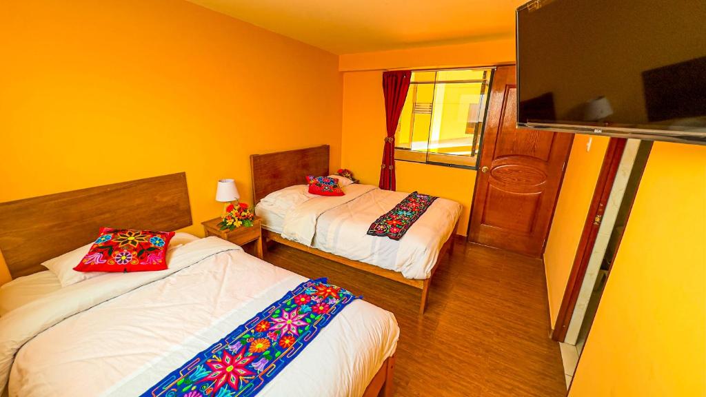 Postel nebo postele na pokoji v ubytování Andean Atoq Hostel