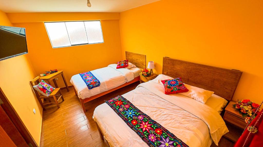 Postel nebo postele na pokoji v ubytování Andean Atoq Hostel