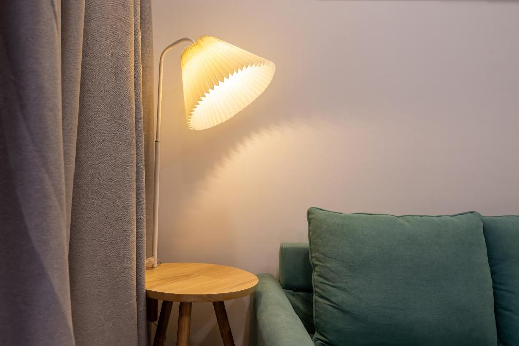 Area soggiorno di Cloud Expo Apartment
