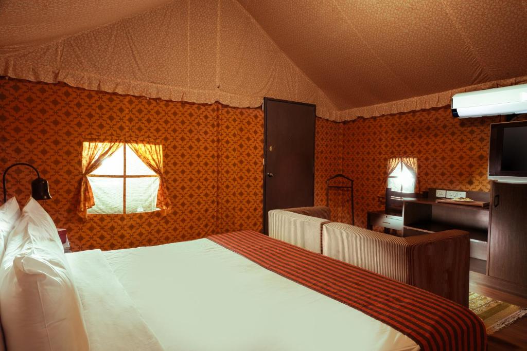 Olde Bangalore Resort and Wellness Center - Deluxe Queen Room