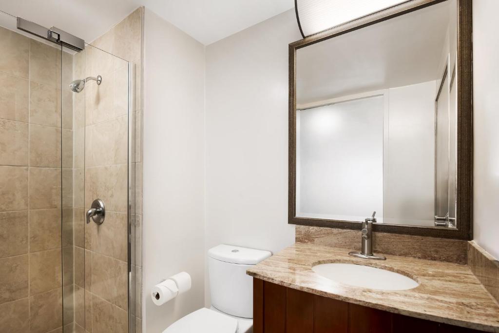 Holiday Inn Express Simi Valley by IHG - Quarto King Com Banheira De Hidromassagem