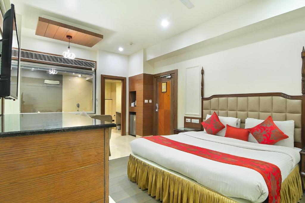 Llit o llits en una habitació de Hari Piorko Inn - Just a min away from New Delhi Railway Station