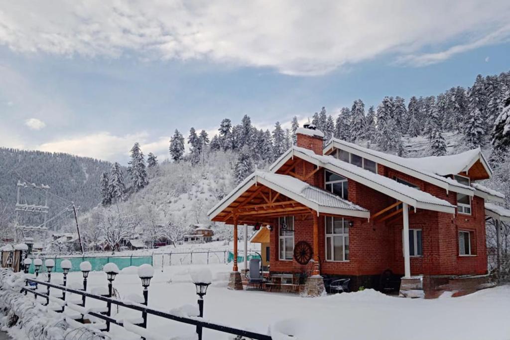 StayVista at Suroor with Central Heating in Tanmarg iarna