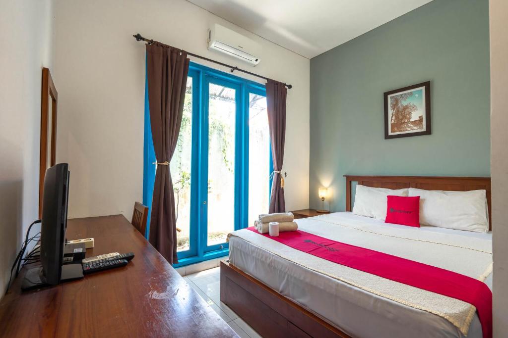 RedDoorz near Pantai Sanur Bali - Double Room