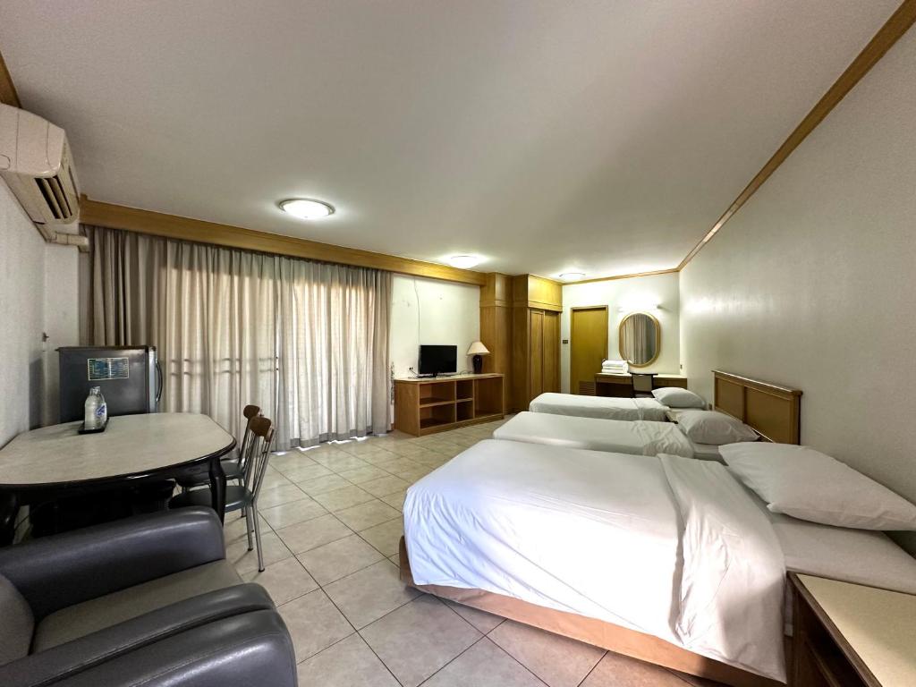 
Standard Triple Studio
