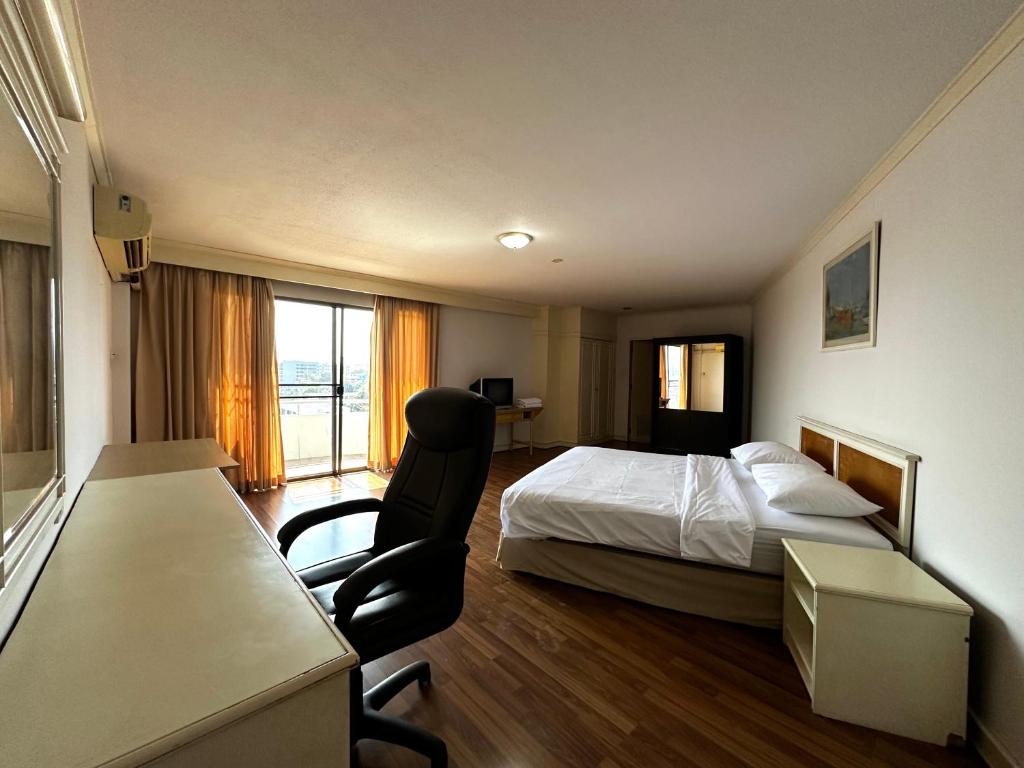 
Deluxe One-Bedroom Suite
