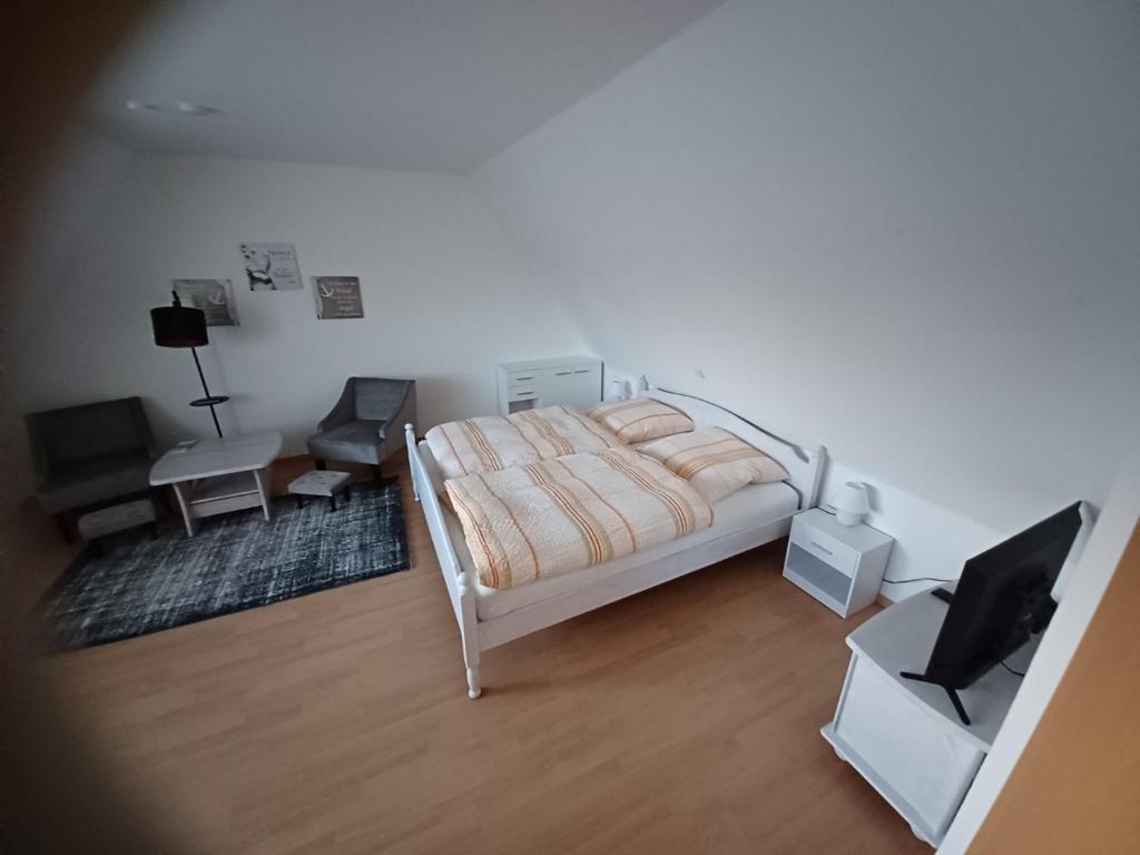 a bedroom with a bed and a tv in it at Ferienwohnung Dau II in Nübbel