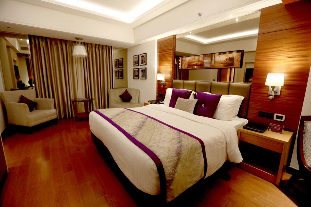 Una cama o camas en una habitación de Hotel Madin