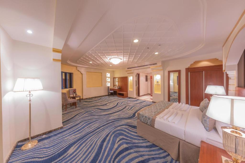 Postel nebo postele na pokoji v ubytování Snood Al Rayan Hotel