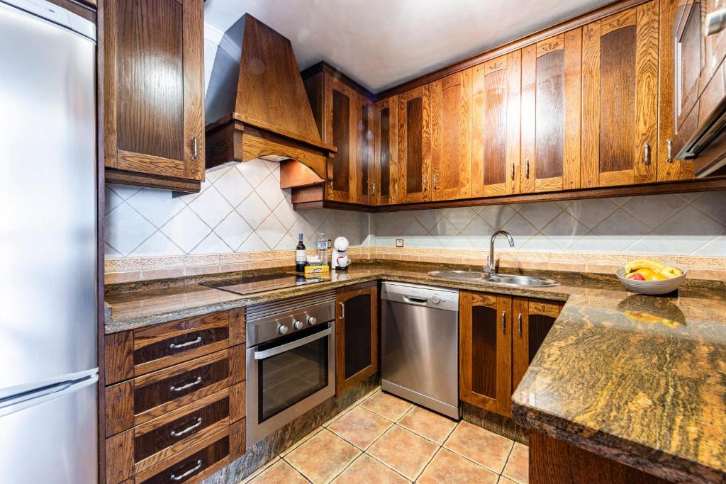 Kuchnia lub aneks kuchenny w obiekcie Nerja centro, playa carabeo