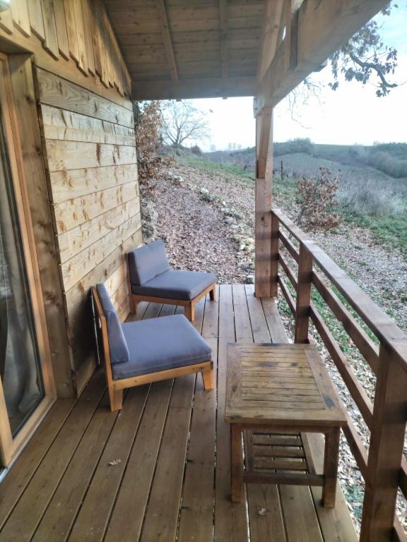 Balkón nebo terasa v ubytování Les lodges d'Adelaide