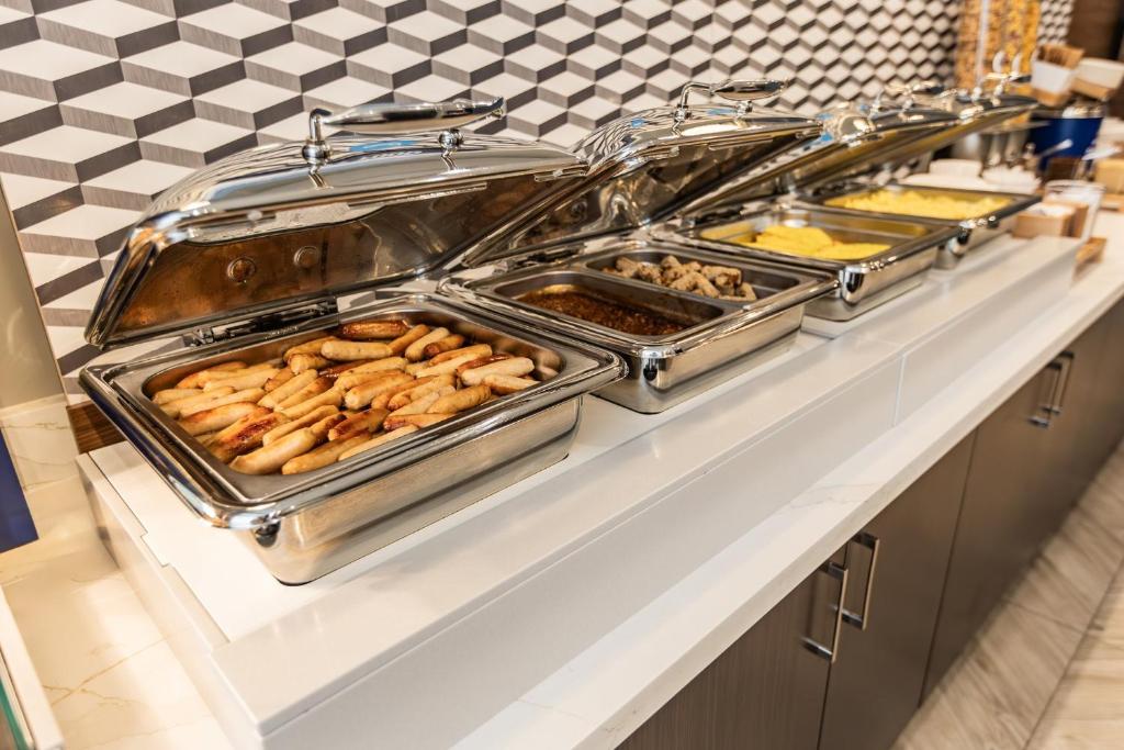 Holiday Inn Express & Suites Toronto Airport South by IHG - Resim 25