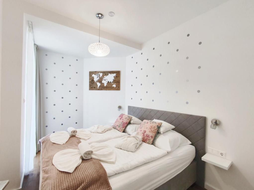 Posteľ alebo postele v izbe v ubytovaní Spa Residence Carbona EmDoNa Luxury Apartment