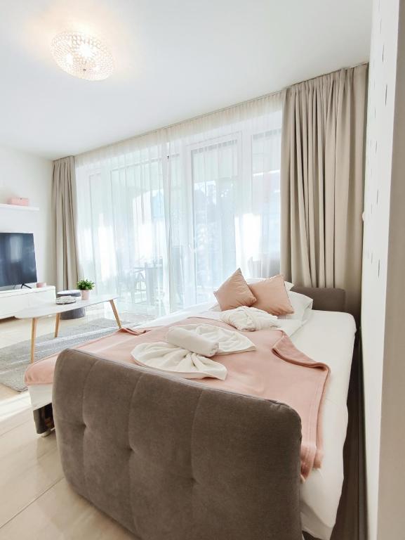 Posteľ alebo postele v izbe v ubytovaní Spa Residence Carbona EmDoNa Luxury Apartment