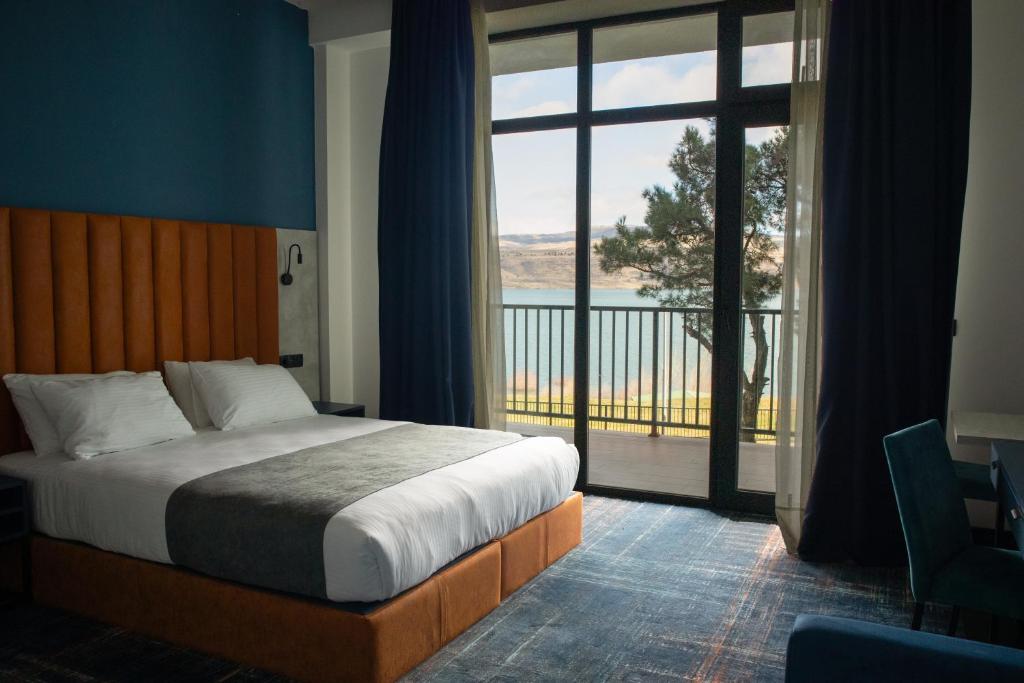 Gino Seaside Tbilisi, Trademark Collection by Wyndham - Queen Room - Forest View