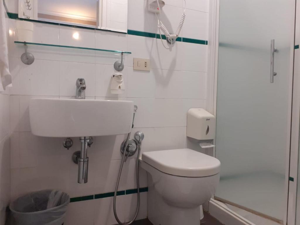 Koupelna v ubytování Hotel Indipendenza