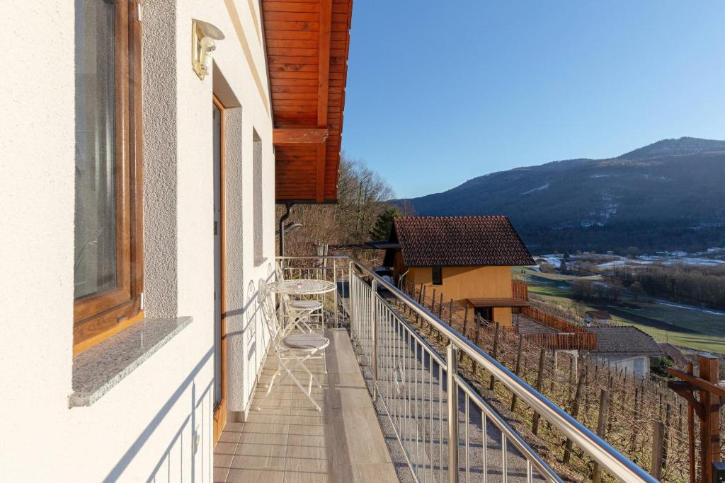 Nespecifikovaný výhled na hory nebo výhled na hory při pohledu z apartmánu