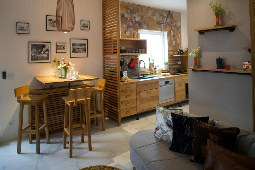 36 Phô Cô Hotel & Suites - Suite Junior