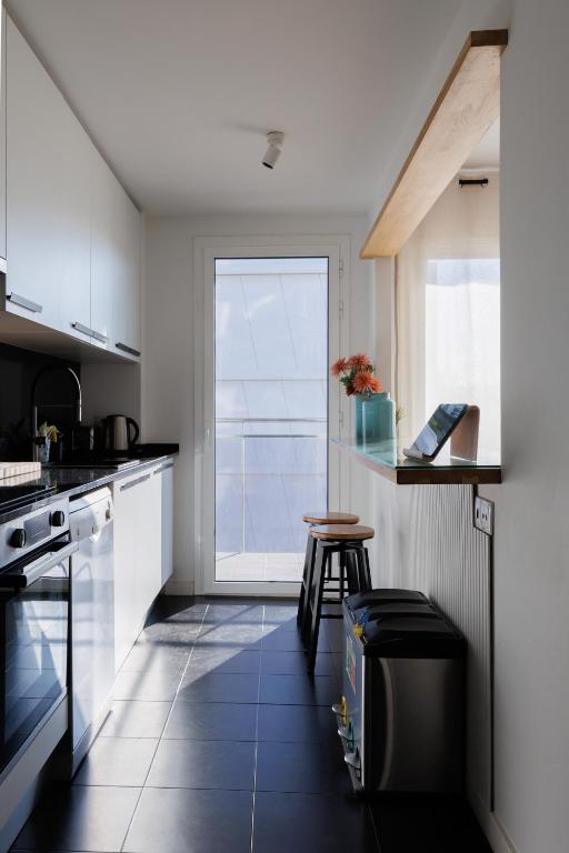 Kuchyň nebo kuchyňský kout v ubytování Gran Apartmento Playa Badalona