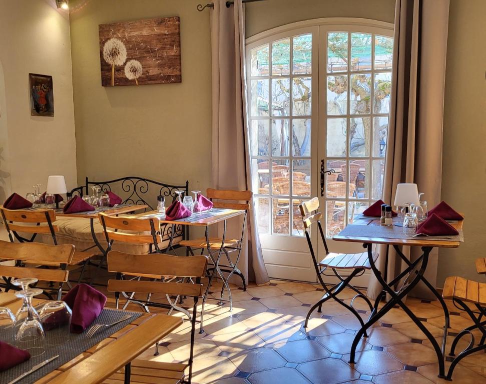 Restaurace v ubytování Auberge de la Table Ronde