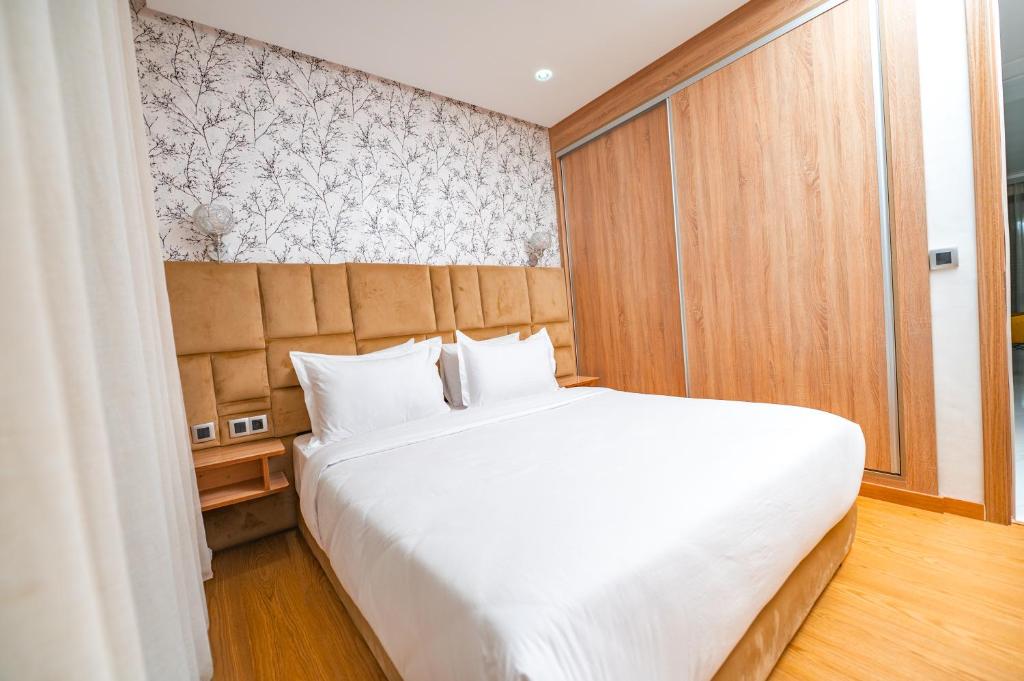 Postel nebo postele na pokoji v ubytování Maarif elite suites