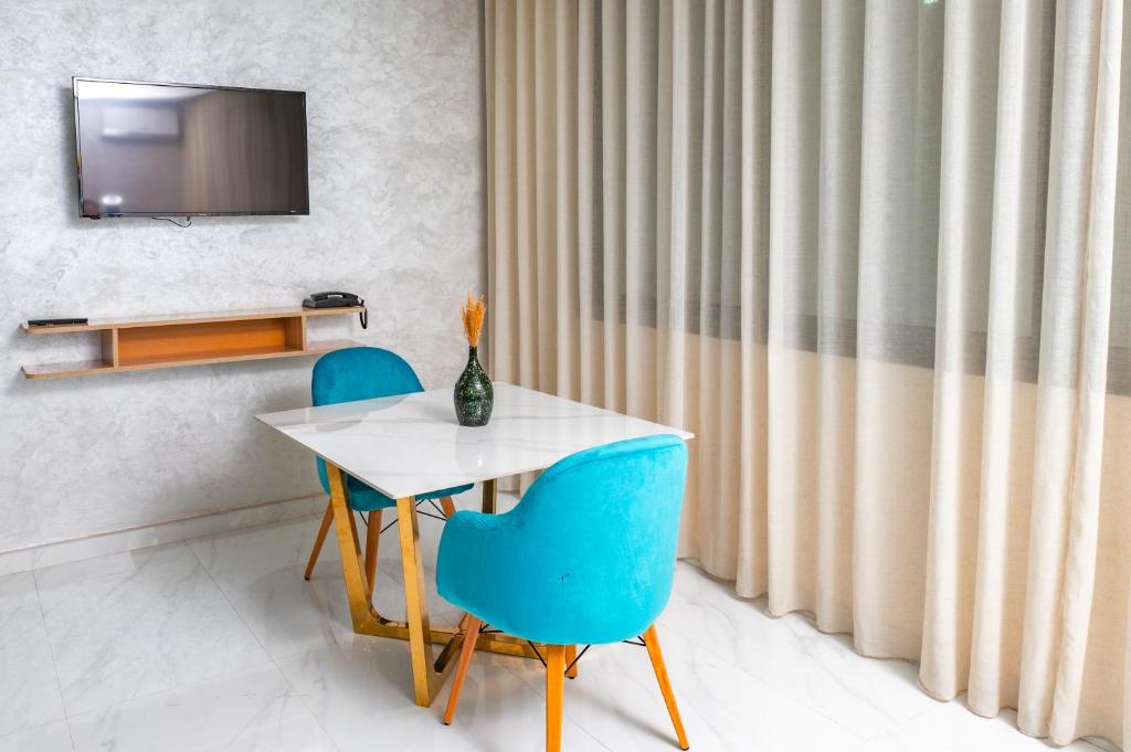 TV a/nebo společenská místnost v ubytování Maarif elite suites