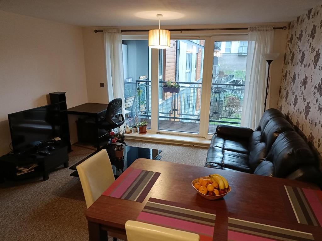 a living room with a table and a couch at Stylish 2BD near Gatwick Airport in Crawley in Crawley