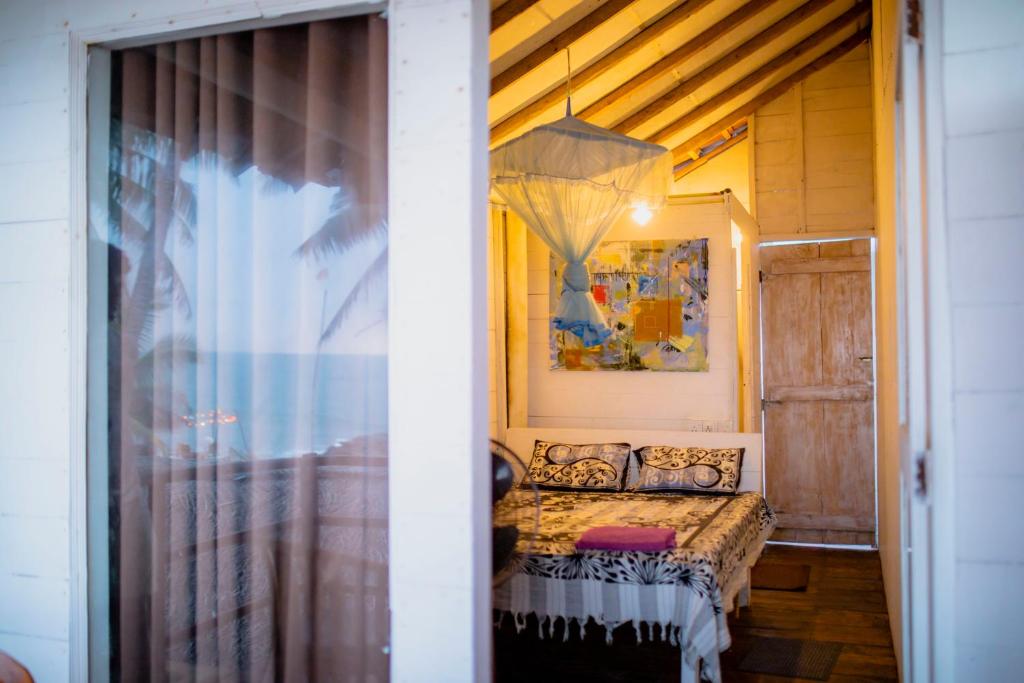 a room with a bed and a window at Smile Beach Home in Galle