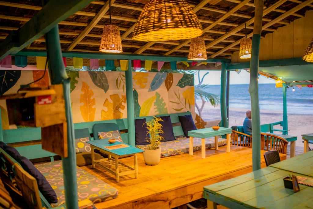 Restaurace v ubytování Smile Beach Home