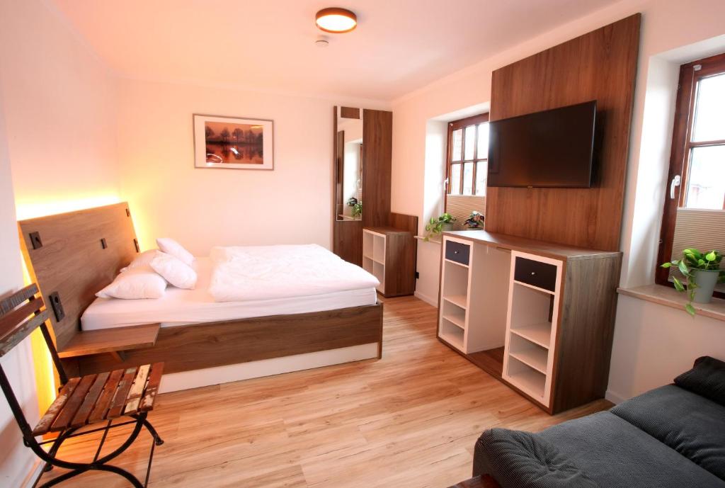 a hotel room with a bed and a tv at CHIPPY´S Pension in Vreden